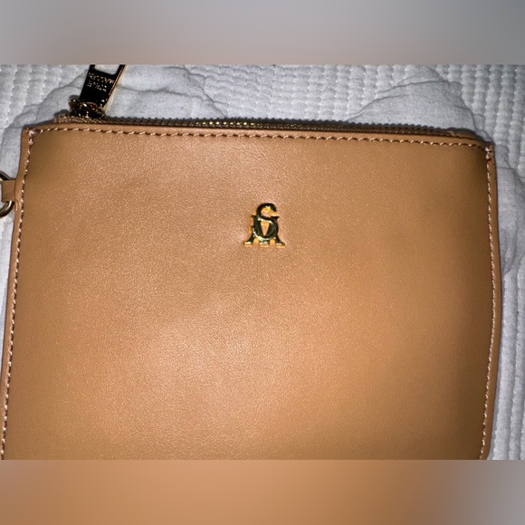 NWOT STEVE MADDEN Wristlet Tan With Logo 7x5 - Picture 3 of 10